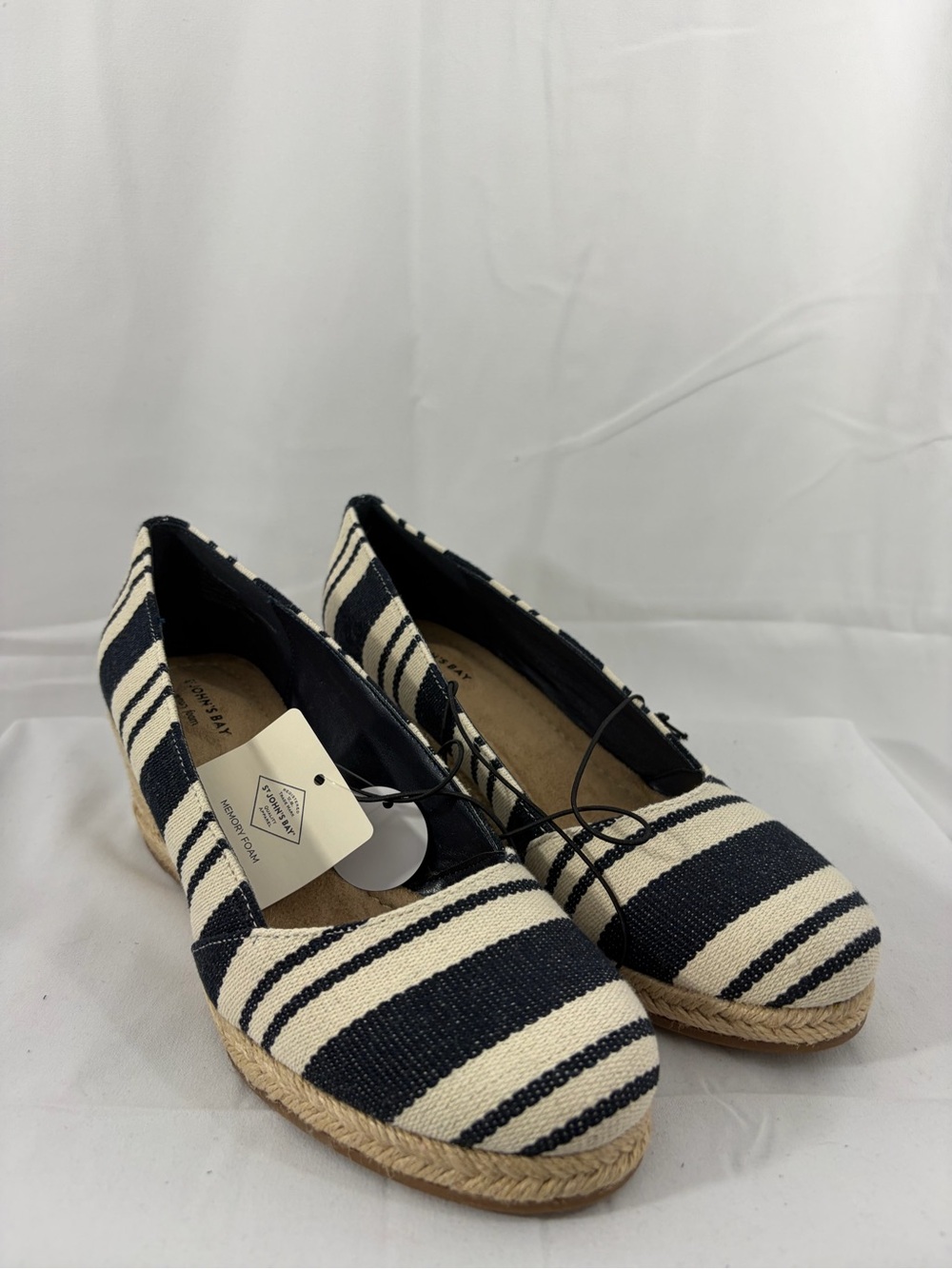 NWT St. John’s Bay Women’s Size 8 Striped Navy and White Espadrille Flats